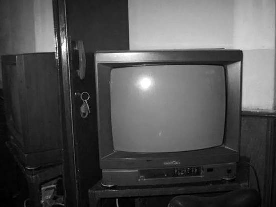 小时候黑白电视机回忆图片